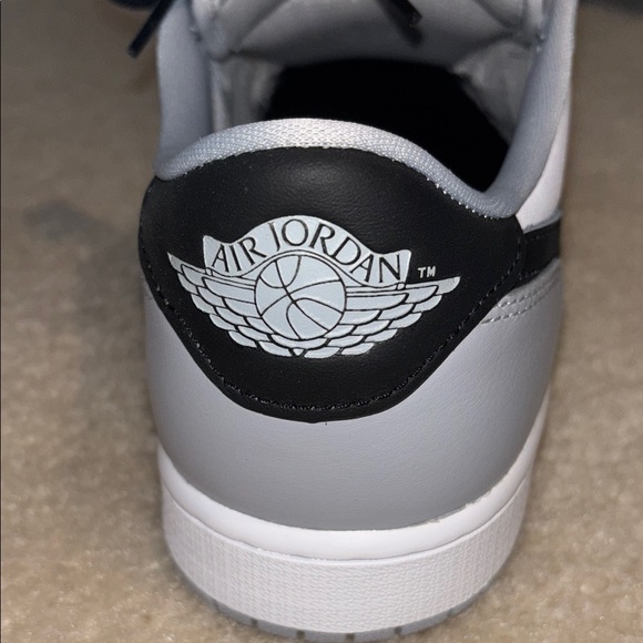 Air Jordan 1 Retro Low OG “Barons” Sneaker - Picture 2 of 10